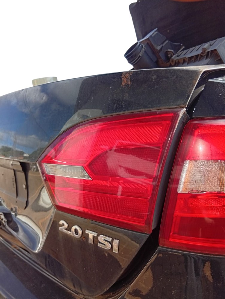 Lanterna Direita Tampa Traseira Volkswagen Jetta 2013 2014