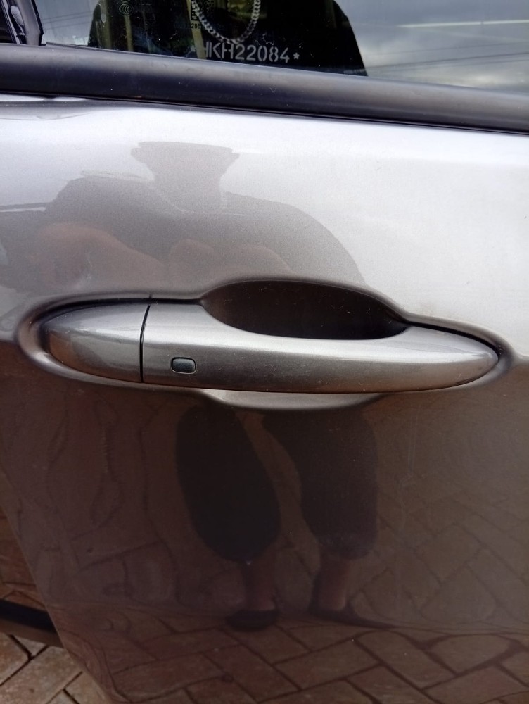 Maçaneta Externa Dianteira Direita Jeep Compass 2017 Detalhe Cinza Dianteira