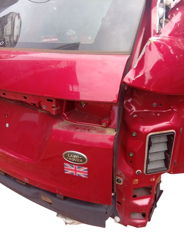 Tampa Traseira Porta Mala Range Rover Evoque P250 2021 Vermelha 4