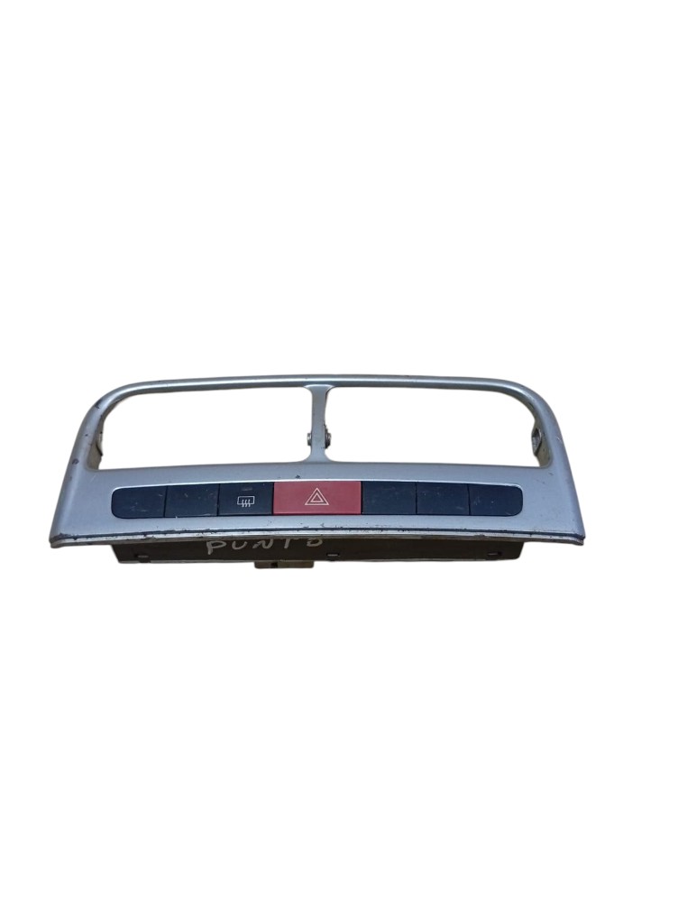 Botão Pisca Alerta Moldura Fiat Punto 2008 2012 Detalhe