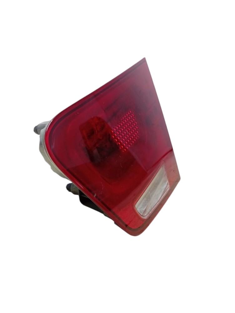 Lanterna Tampa Traseira Direita Kia Cerato 2010 2012 Direito/passageiro Vermelho
