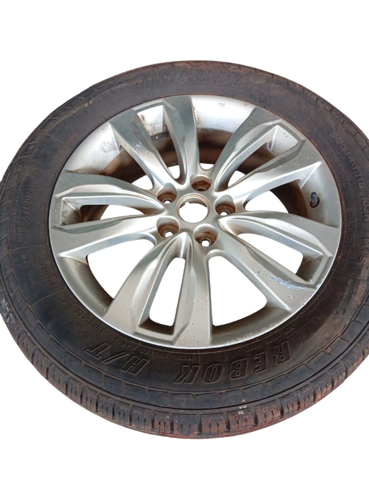 Roda Pneu Kia Sorento 2011 Aro 18 Detalhes Prata 3