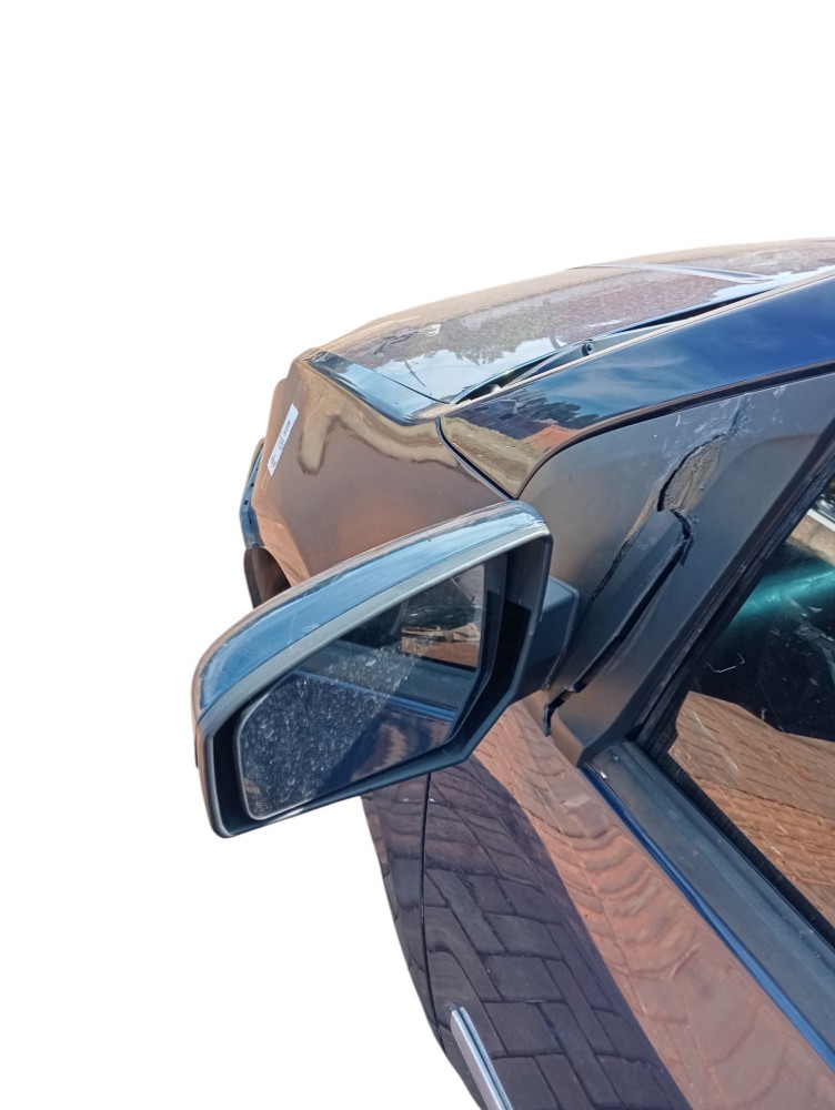 Retrovisor Esquerdo Sentra 2010 Com Avaria