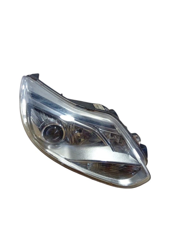 Farol Direito Ford Focus 2013 2015 Avaria