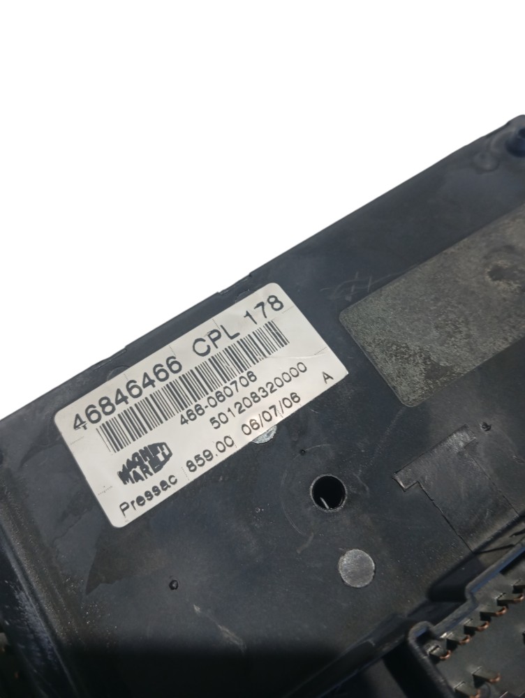 Caixa Fusíveis Fiat Doblô 1.8 2007 – 51778980 501210460000 5