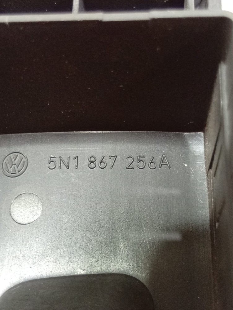 Moldura Botão Vidro Dianteiro Direito Volkswagen Tiguan 2012 5