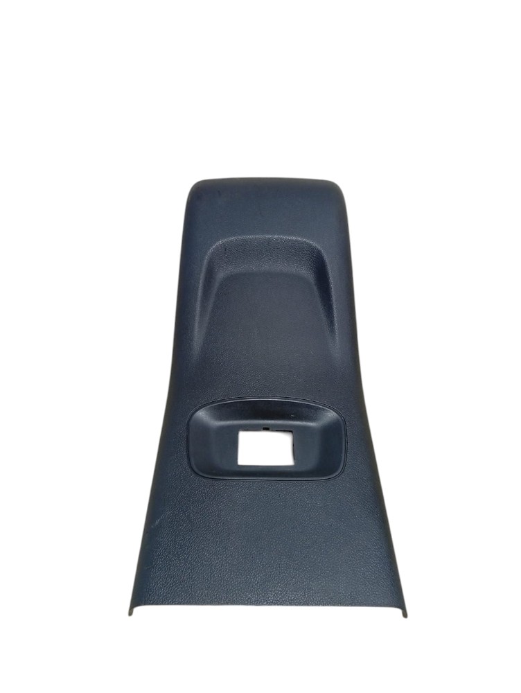 Acabamento Traseiro Console Chevrolet Tracker 2023 Avaria