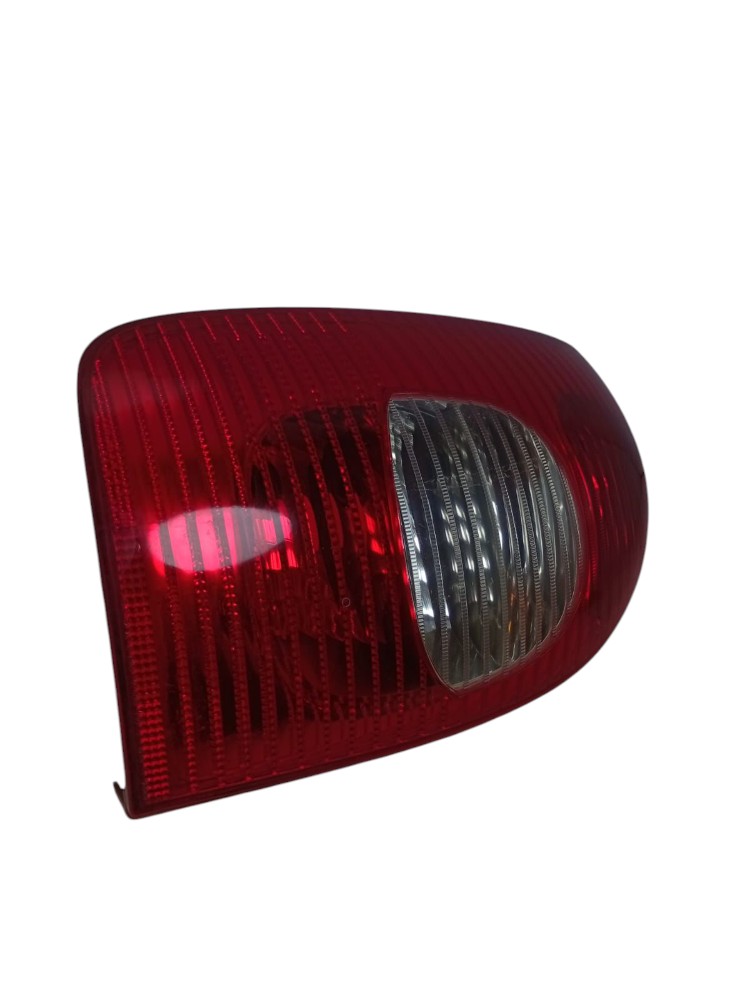 Lanterna Traseira Esquerda Citroen Picasso 2004 Com Avaria