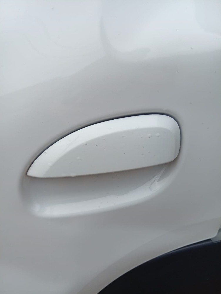 Maçaneta Externa Traseira Esquerda Renault Kwid 2022 2023 Branco Traseira