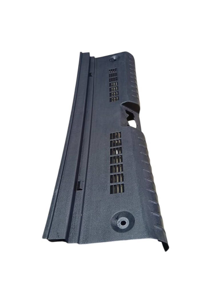 Soleira Porta Malas Stonic 1.0 2022 Avaria Preto 4