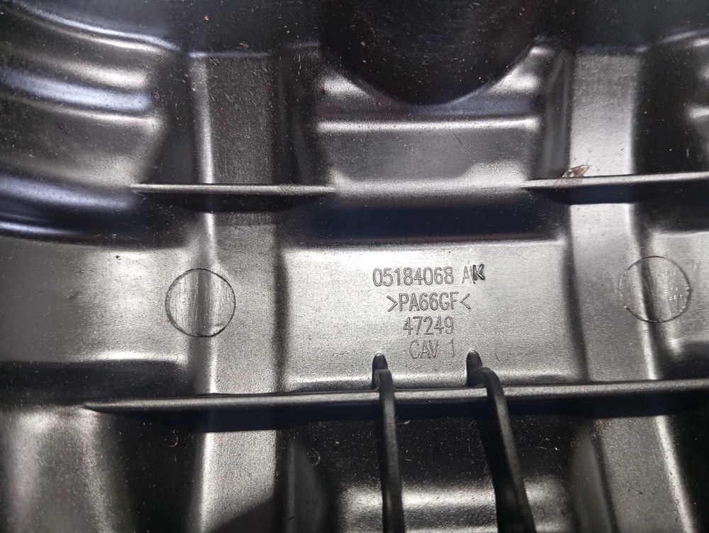 Tampa Comando De Válvulas Grand Cherokee 2015 3.6 05184068 4