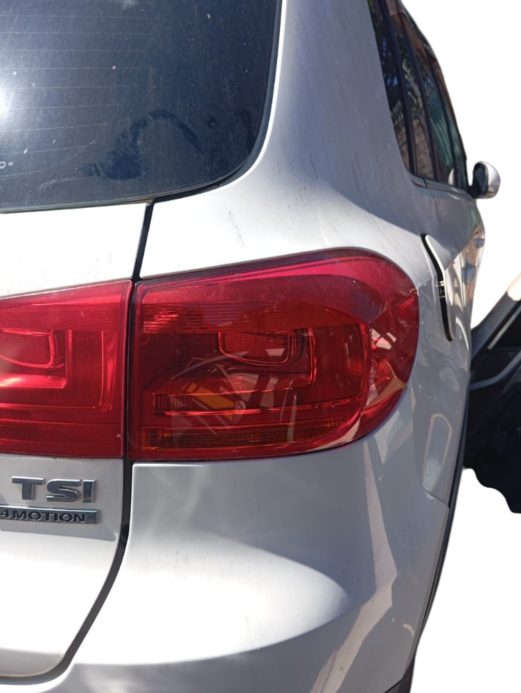 Lanterna Traseira Direita Volkswagen Tiguan 2011 Detalhe 4