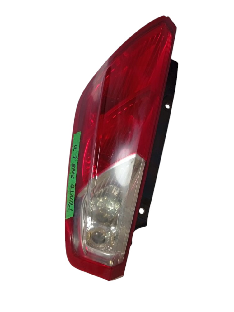 Lanterna Traseira Direita Fiat Punto 2008 Avaria