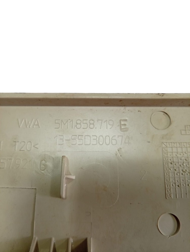 Tampa Porta Objetos Inferior Esquerda Volkswagen Tiguan 2011 5