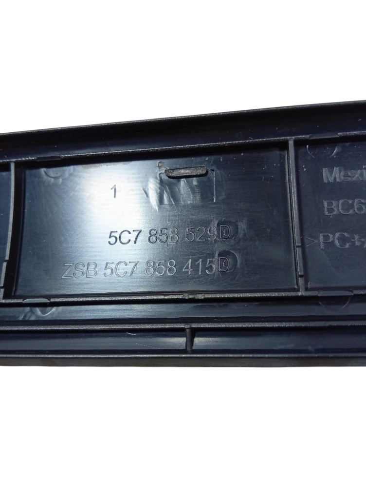 Friso Porta Luvas Volkswagen Jetta 2013 Avaria 5