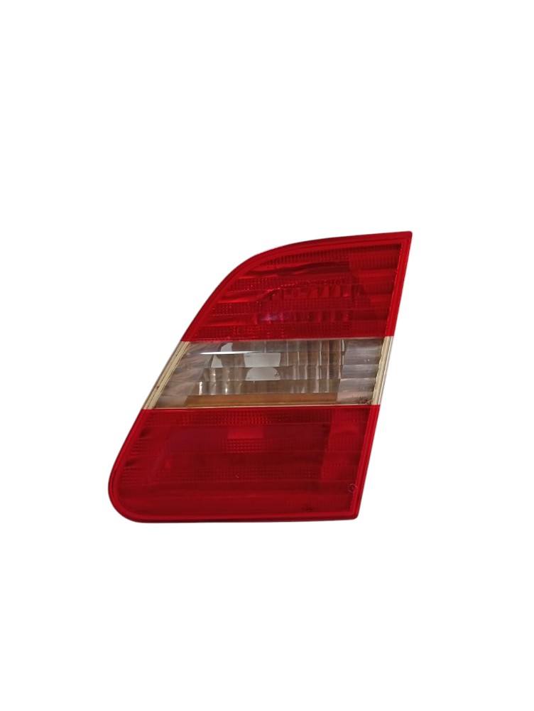 Lanterna Tampa Traseira Direita Mercedes B180 2008 Detalhe