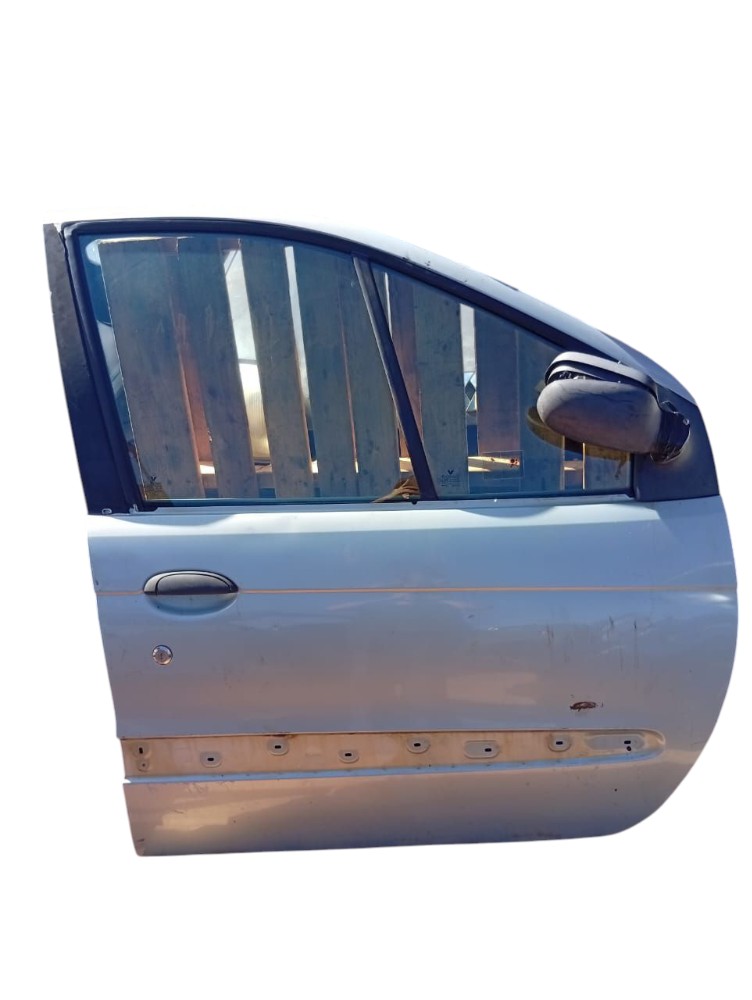 Porta Dianteira Direita Renault Scenic 2002 2006 Detalhe Dianteira Direita Prata