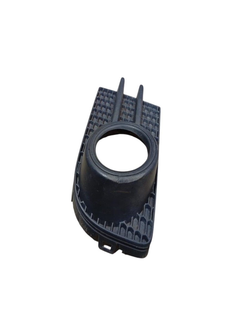 Moldura Farol Milha Direito Volkswagen Jetta 2013 Avaria Direito 2