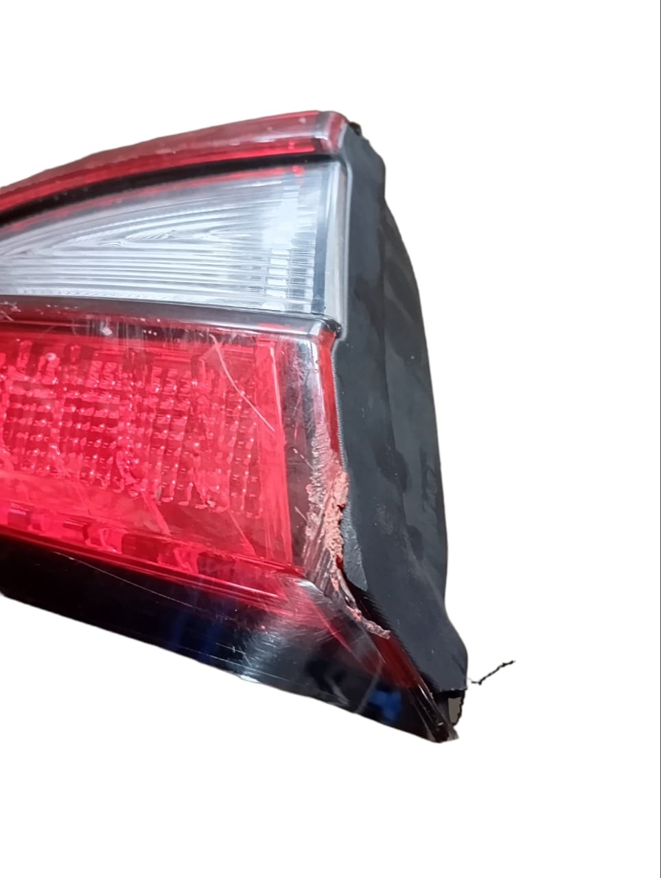 Lanterna Esquerda Tampa Traseira Fiat Argo At6 2018 Detalhe 2