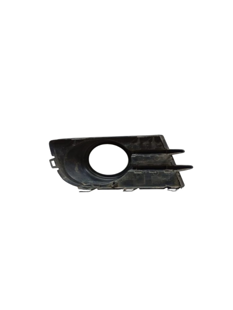 Moldura Farol Milha Direito Volkswagen Jetta 2013 Avaria Direito 4
