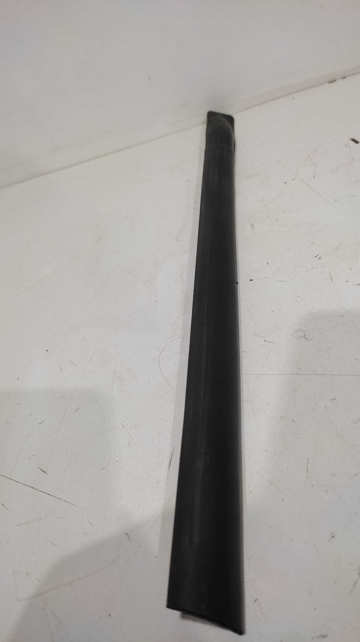 Borracha Acabamento Porta Traseira Toyota Hilux 2021