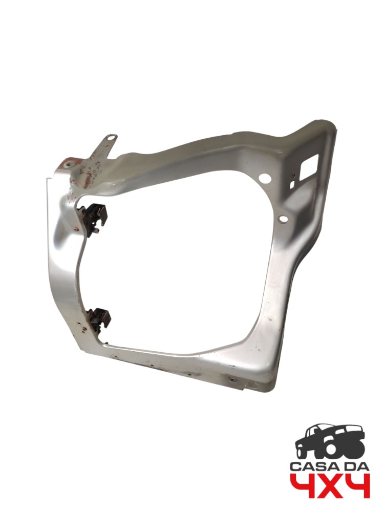 Suporte farol lado esquerdo Ford Transit 2.4 2010 a 2014
