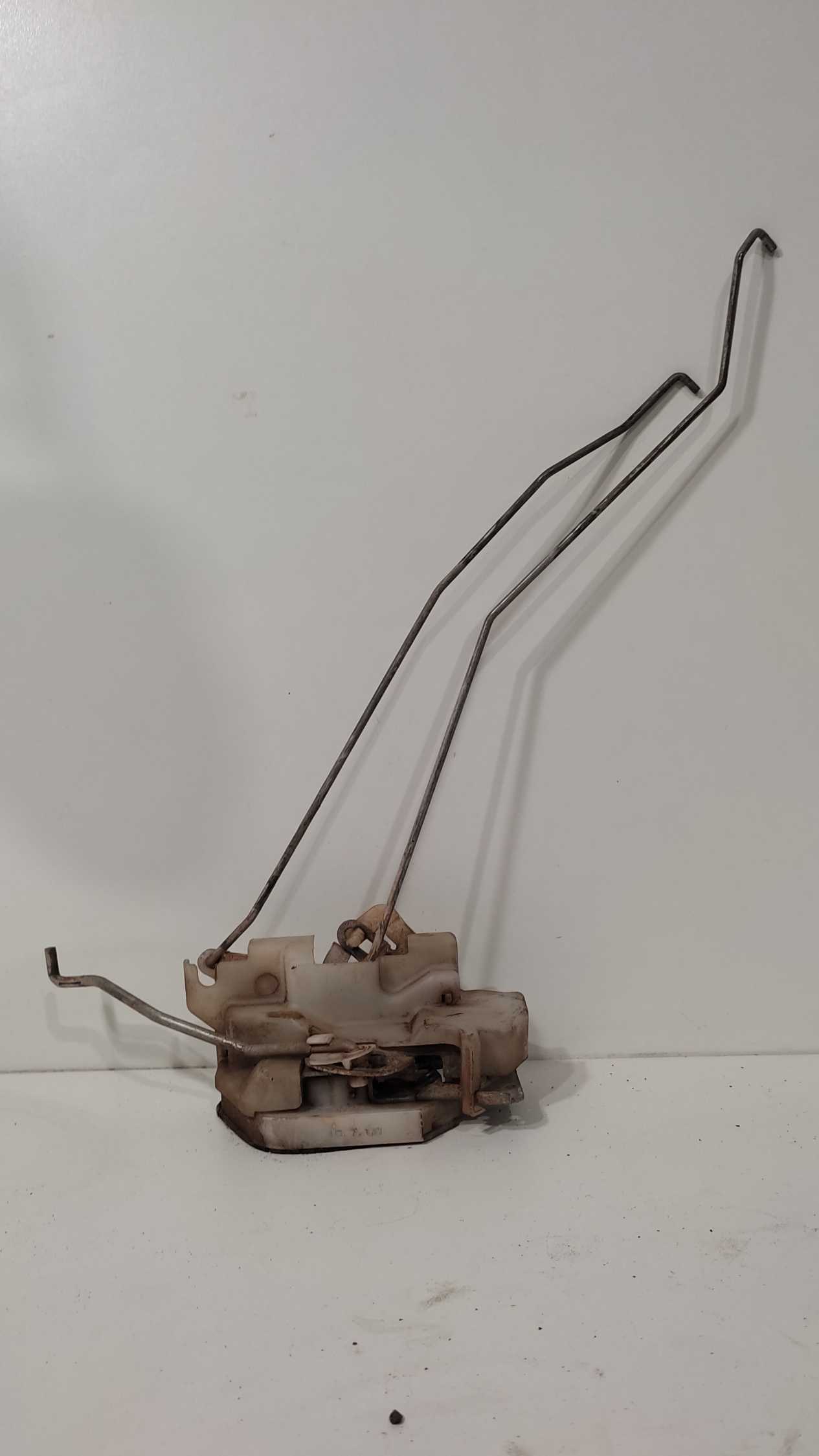Fechadura Porta Traseira Direita L200 2.5 2010