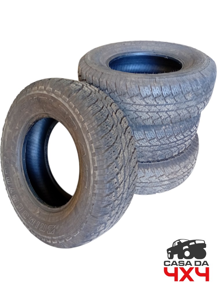 Jogo pneus Bridgestone Dueler a/t 255/70R16 3900km