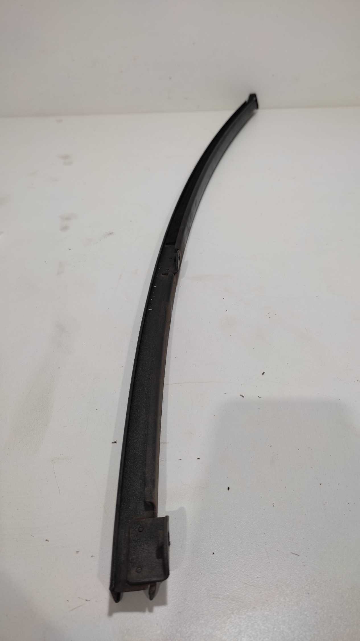 Canaleta Vidro Traseiro Esquerdo Toyota Sw4 1998