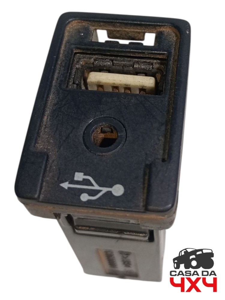 Entrada usb e auxiliar Hilux 2.8 2017