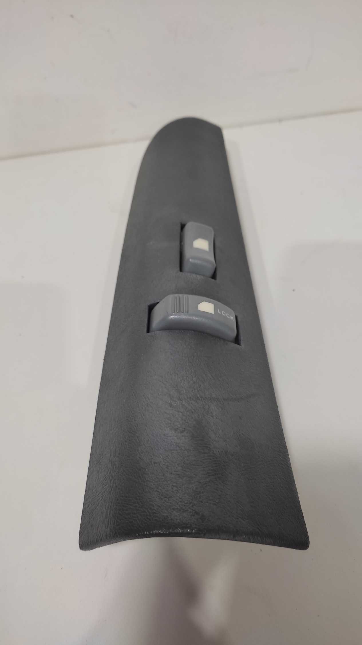 Moldura Com Botão Vidro Dianteiro Direito Gm S10 2001 A 2011