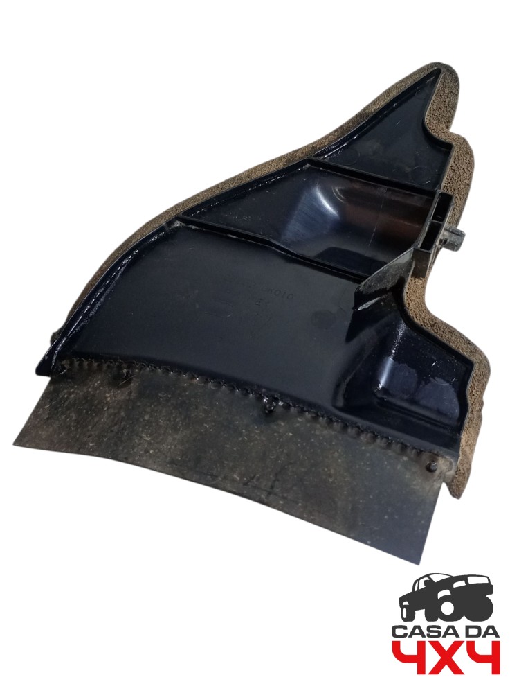 Defletor interno paralama traseiro hilux 2.8 204cv 2021