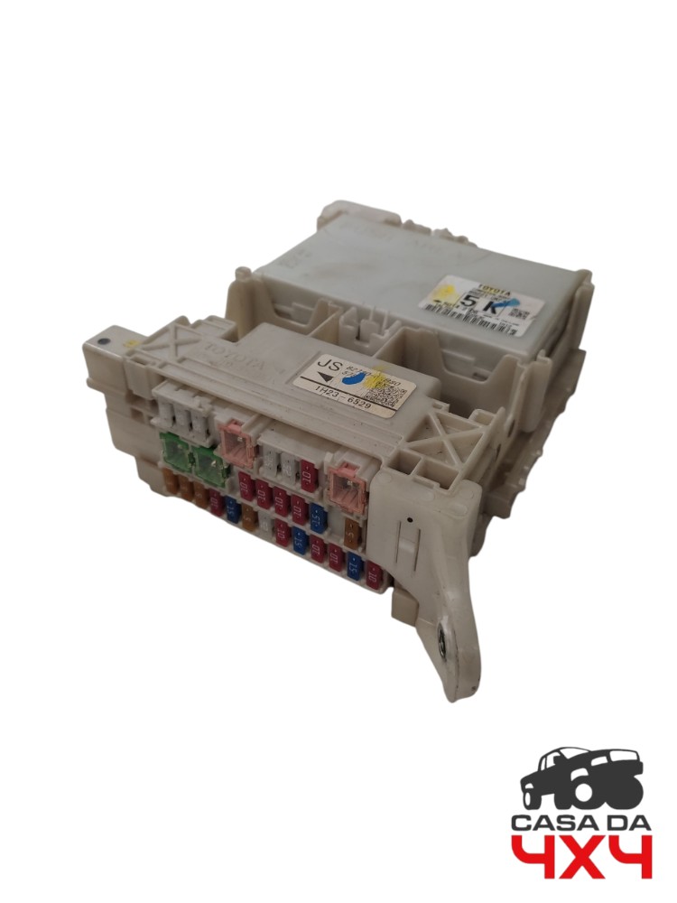 Caixa fusível interna BCM Toyota Hilux 2.8 2022 4×4 aut