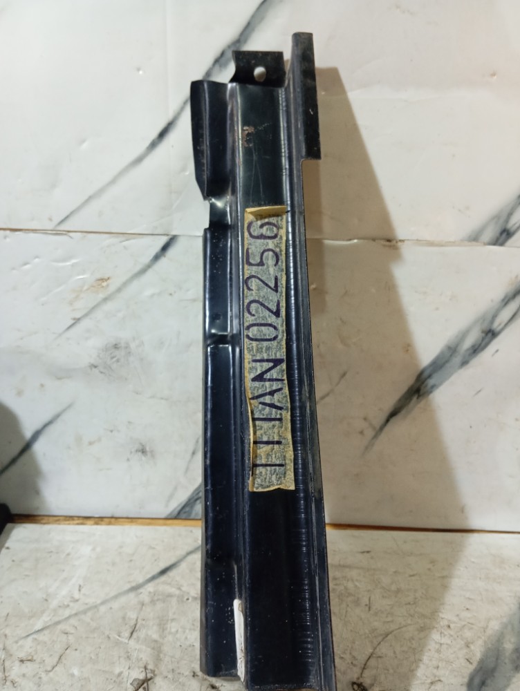 Pé De Coluna Porta Do Meio Kombi Clipe Lado Direito Bico Pat