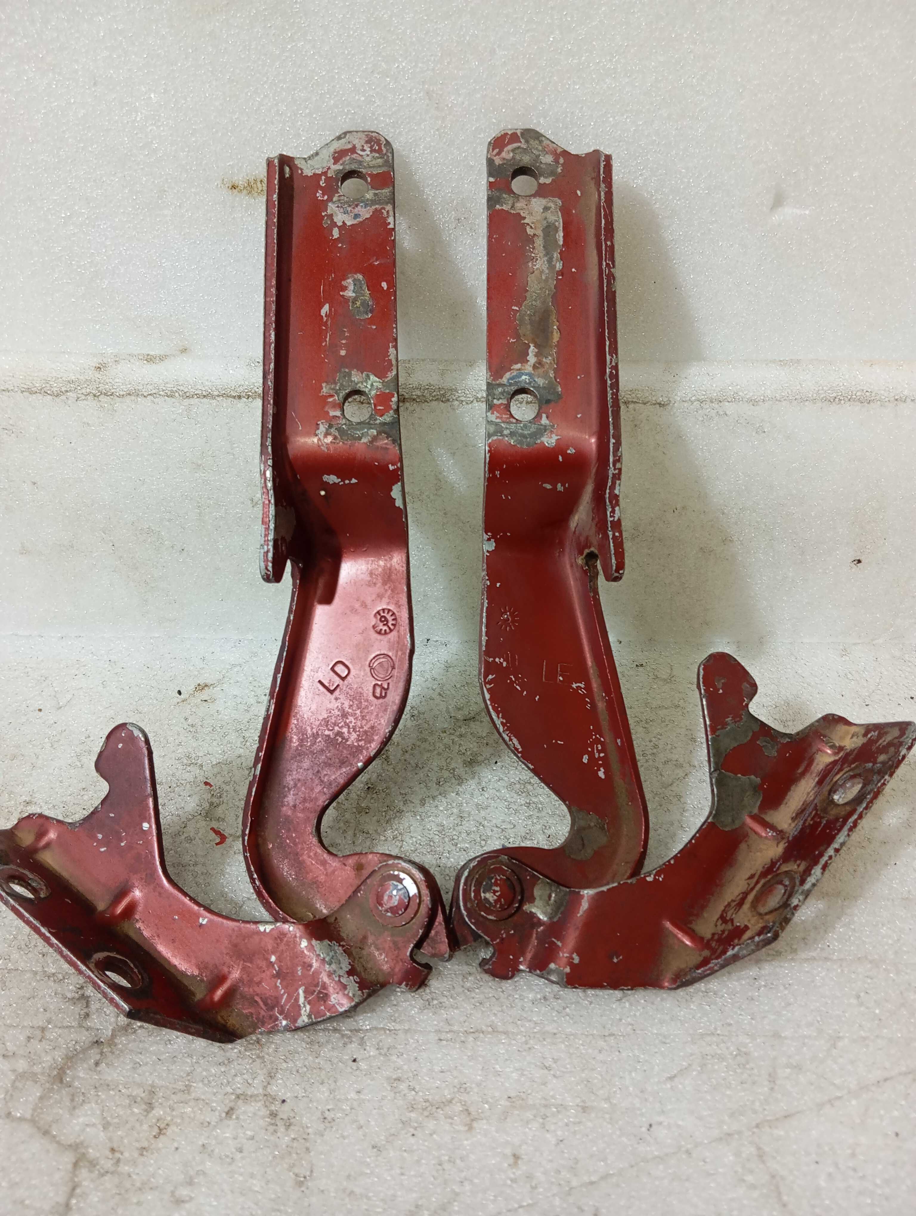 Dobradiça capô Fiat Palio ano 2002/03/04 Par 2 und.