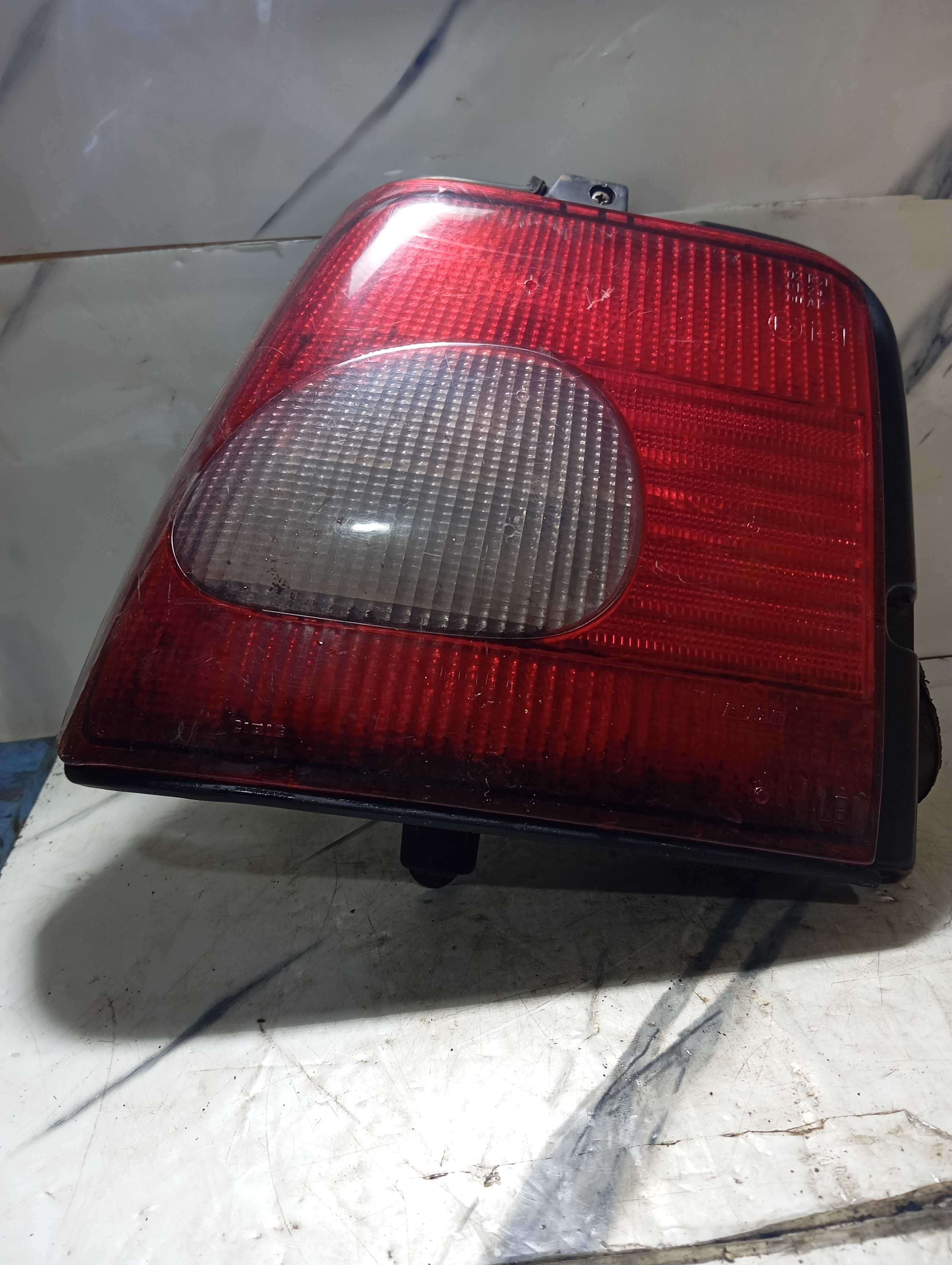 Lanterna Tras.esq. Tempra 96/00 Acrílico Com Detalhes