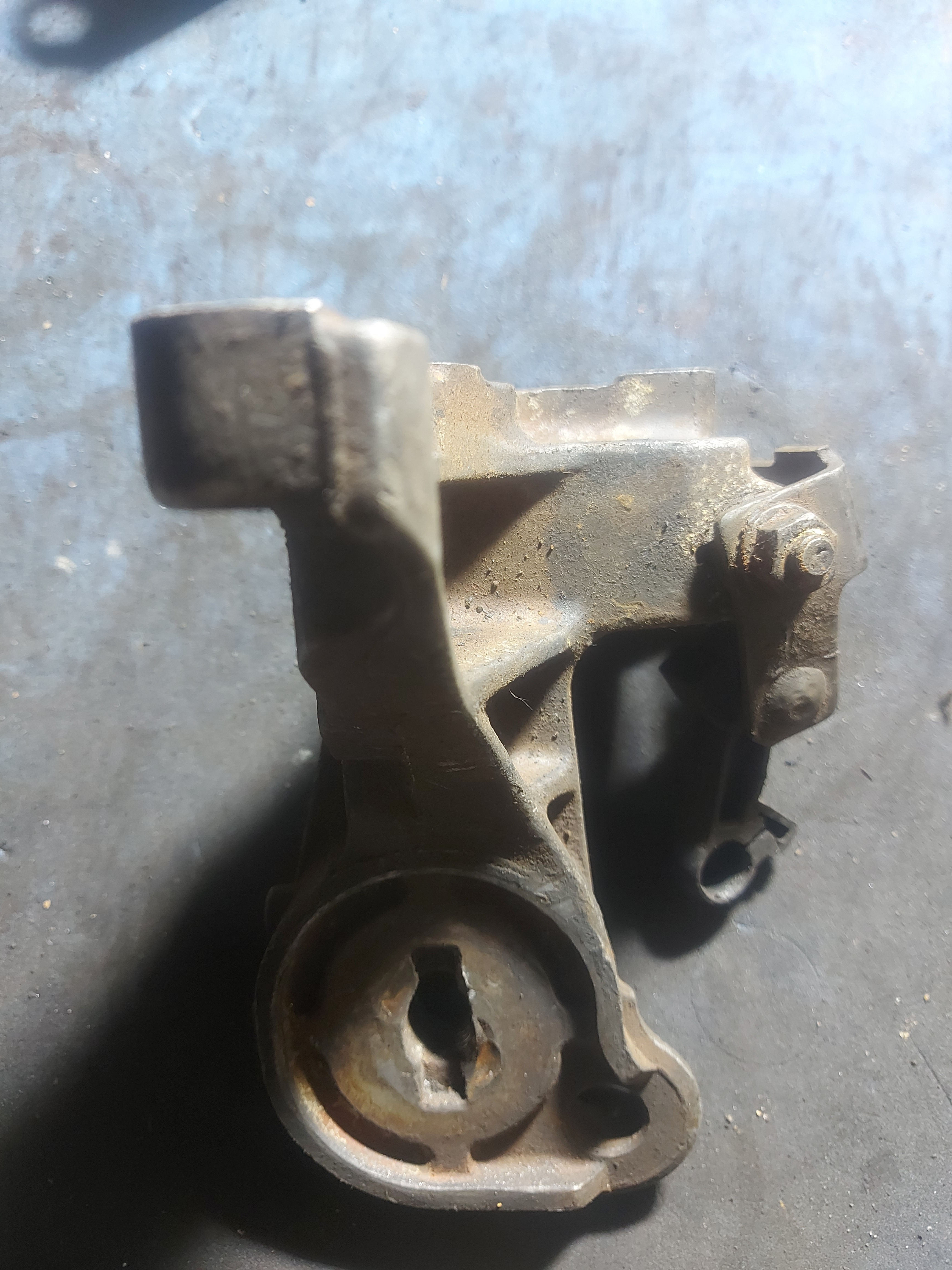 Suporte Lado Esquerdo Do Motor Golf 1994 A 1998 1hm199353b