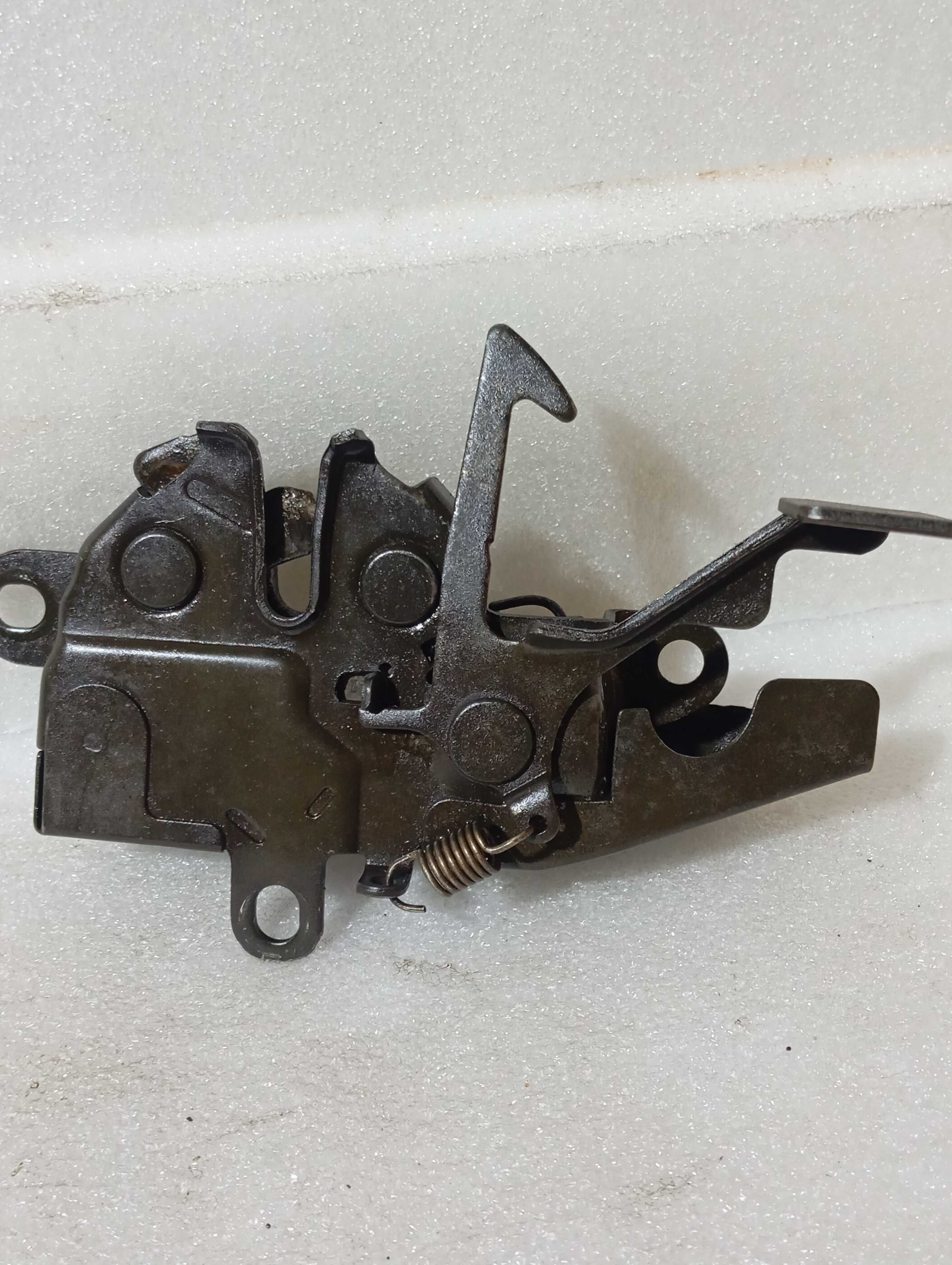 Fechadura Capô Toyota Corolla/corona 94/95/96/97