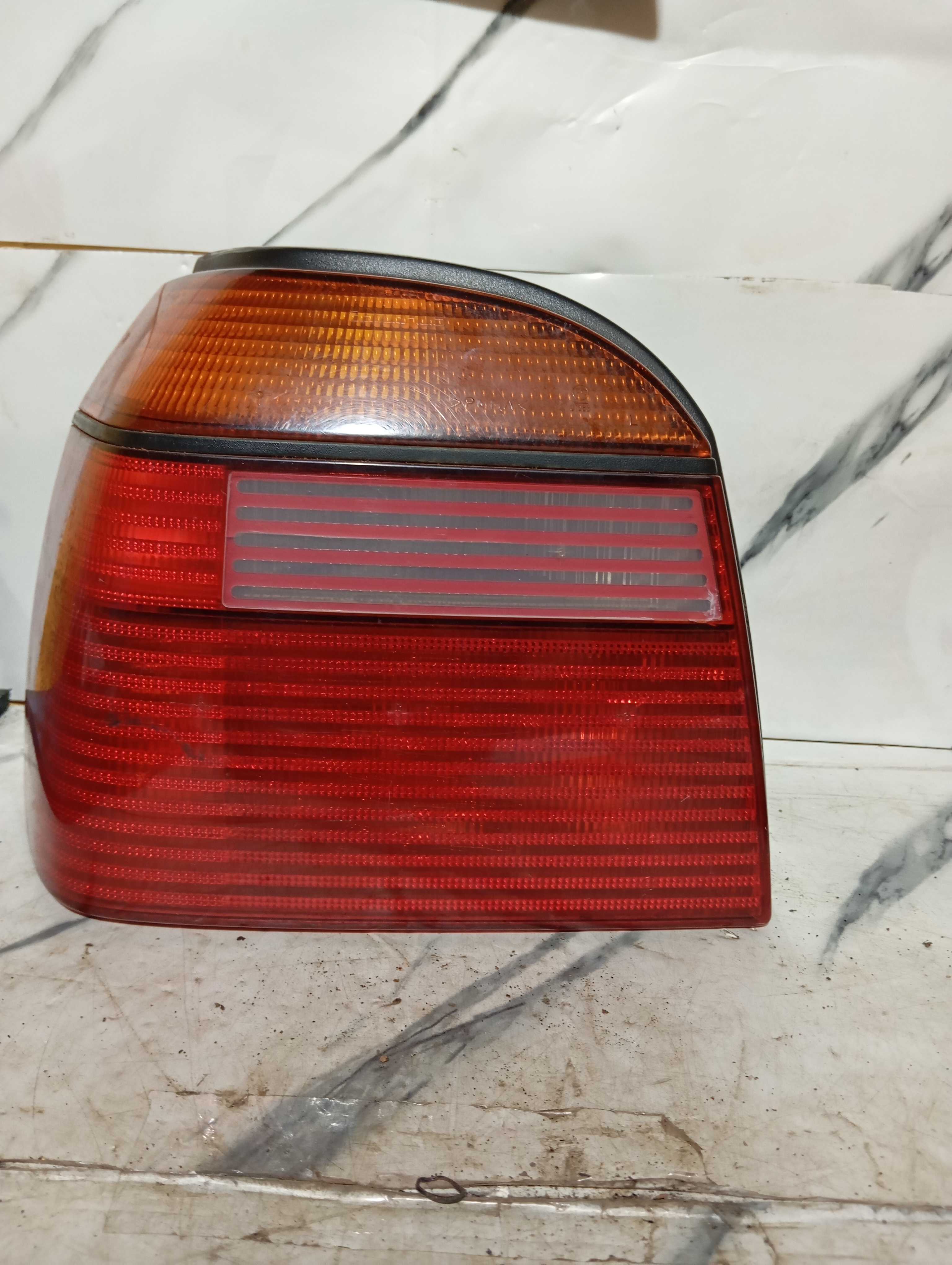 Lanterna Traseira Lado Esquerdo Golf Com Detalhes Na Lateral