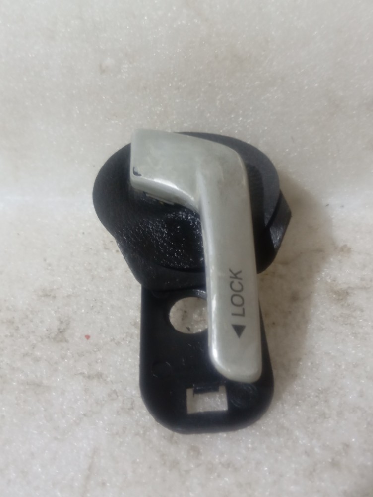 Maçaneta interna esquerdo traseiro di fiat palio 2004 a 2005