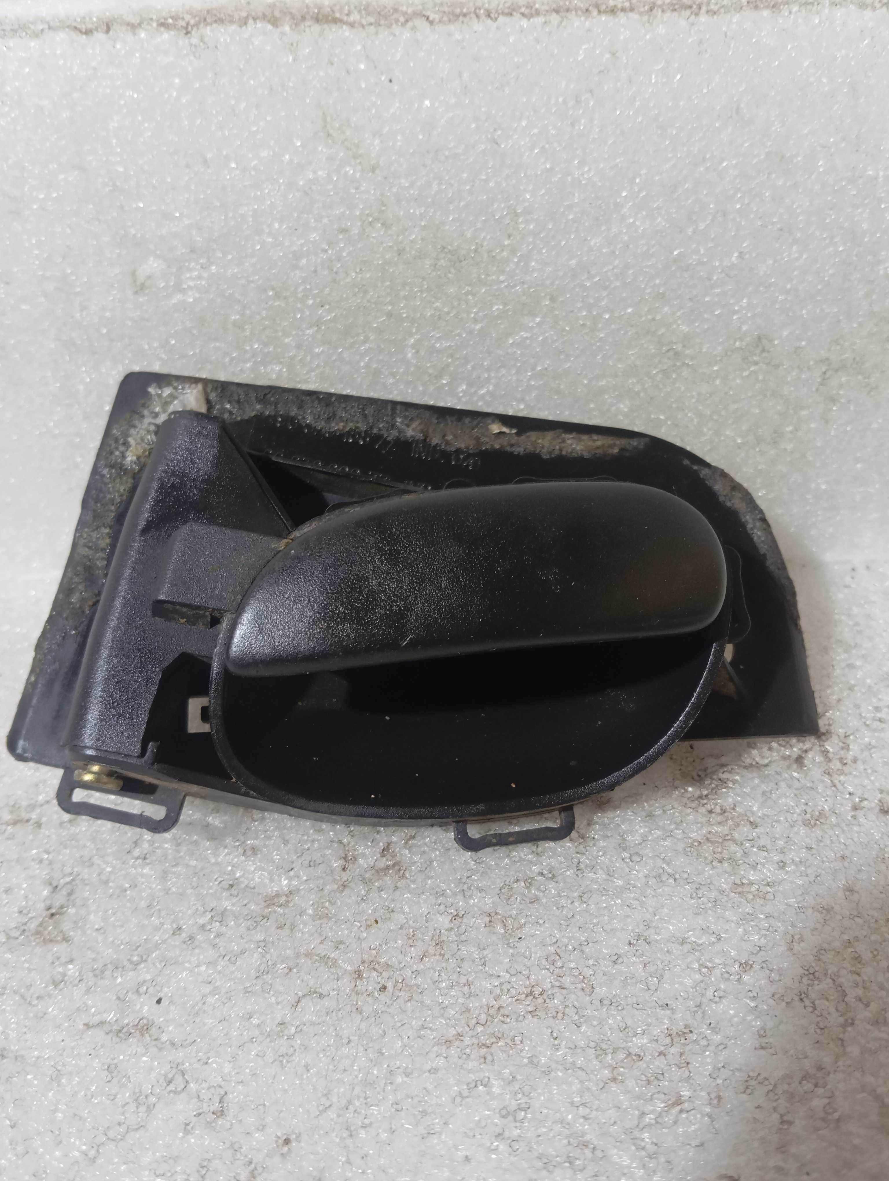 Maçaneta interna direito diantei peugeot 206 207