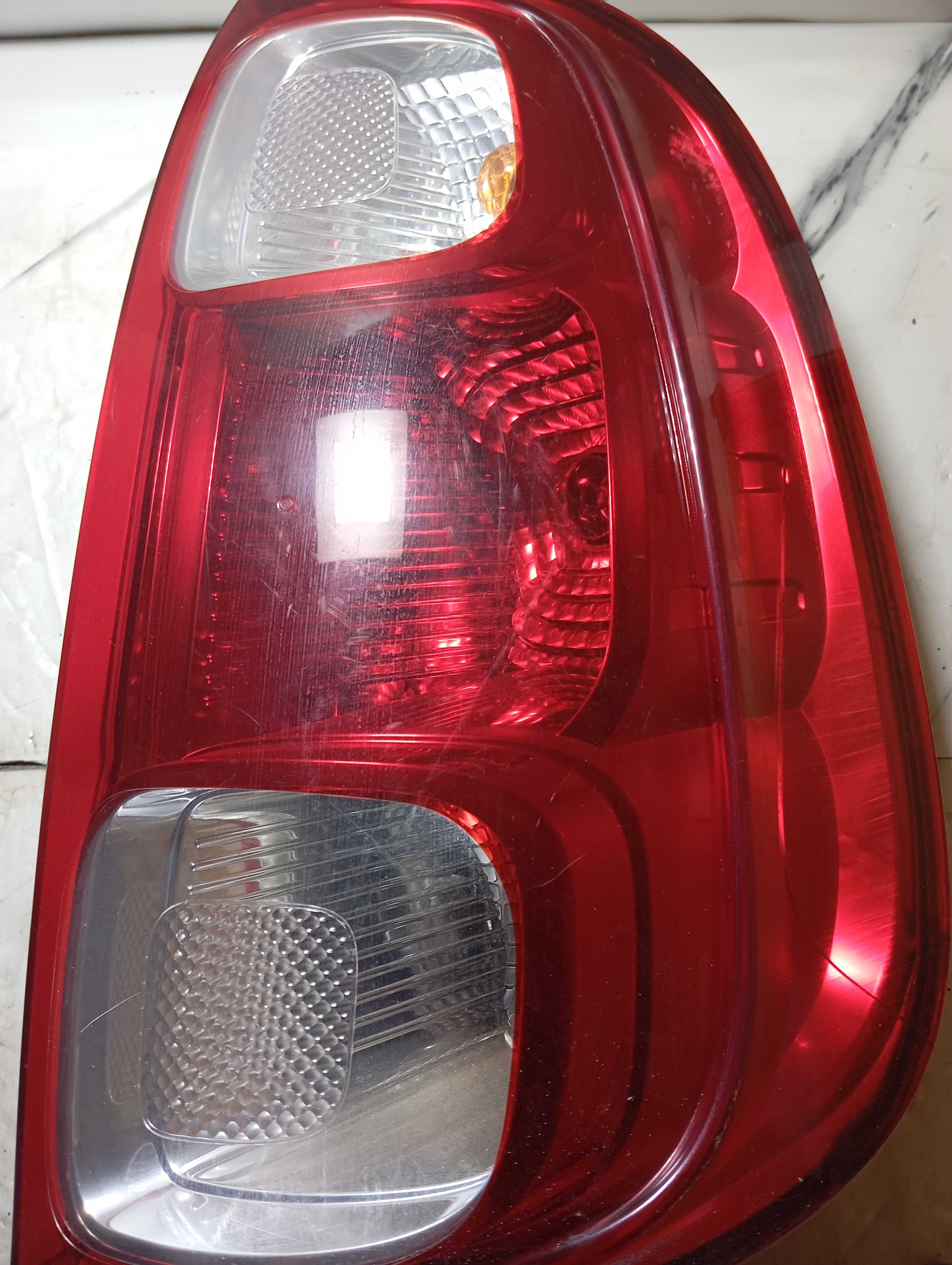 Lanterna Traseiro Direito Vivace Fiat Uno 2010 A 2014