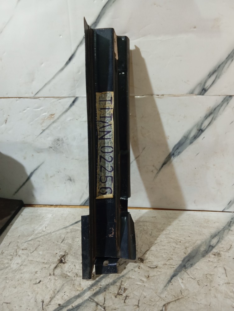 Pé De Coluna Porta Do Meio Kombi Clipe Lado Direito Bico Pat