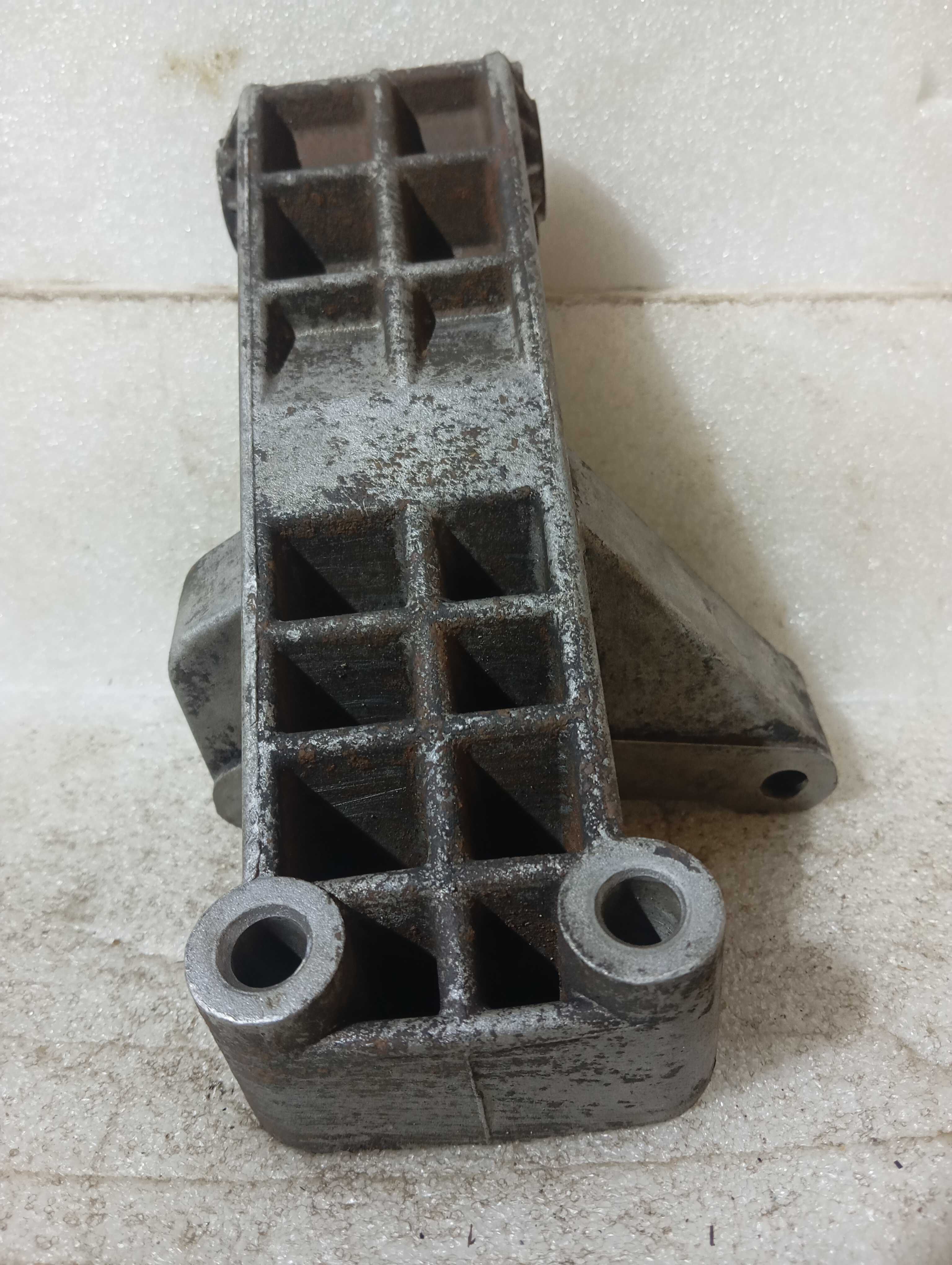 Suporte caixa câmbio Fiat brava/ Palio/Strada 1.616V ano2000