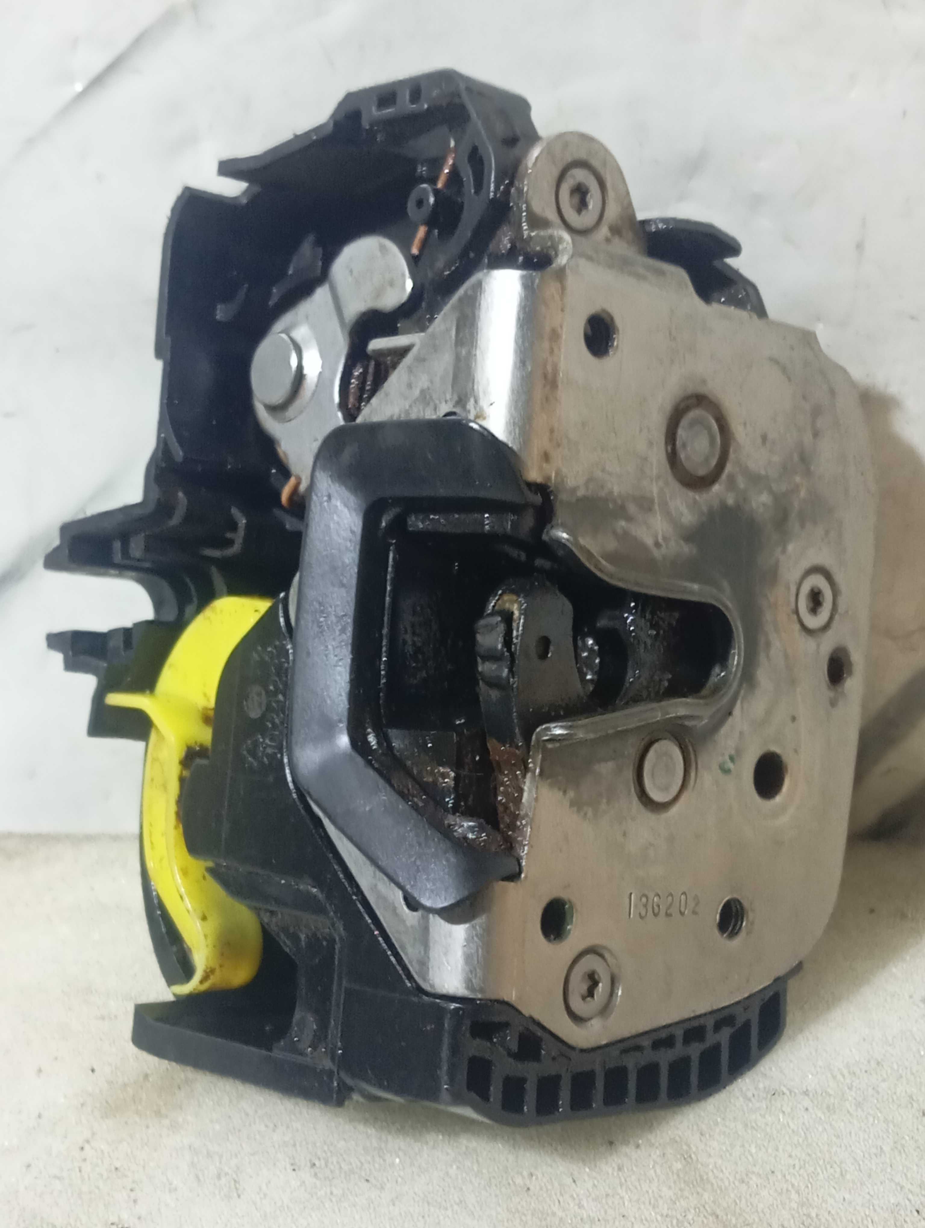 Fechadura Dianteiro Esquerdo Ma Gm Agile Montana 2004 A 2017