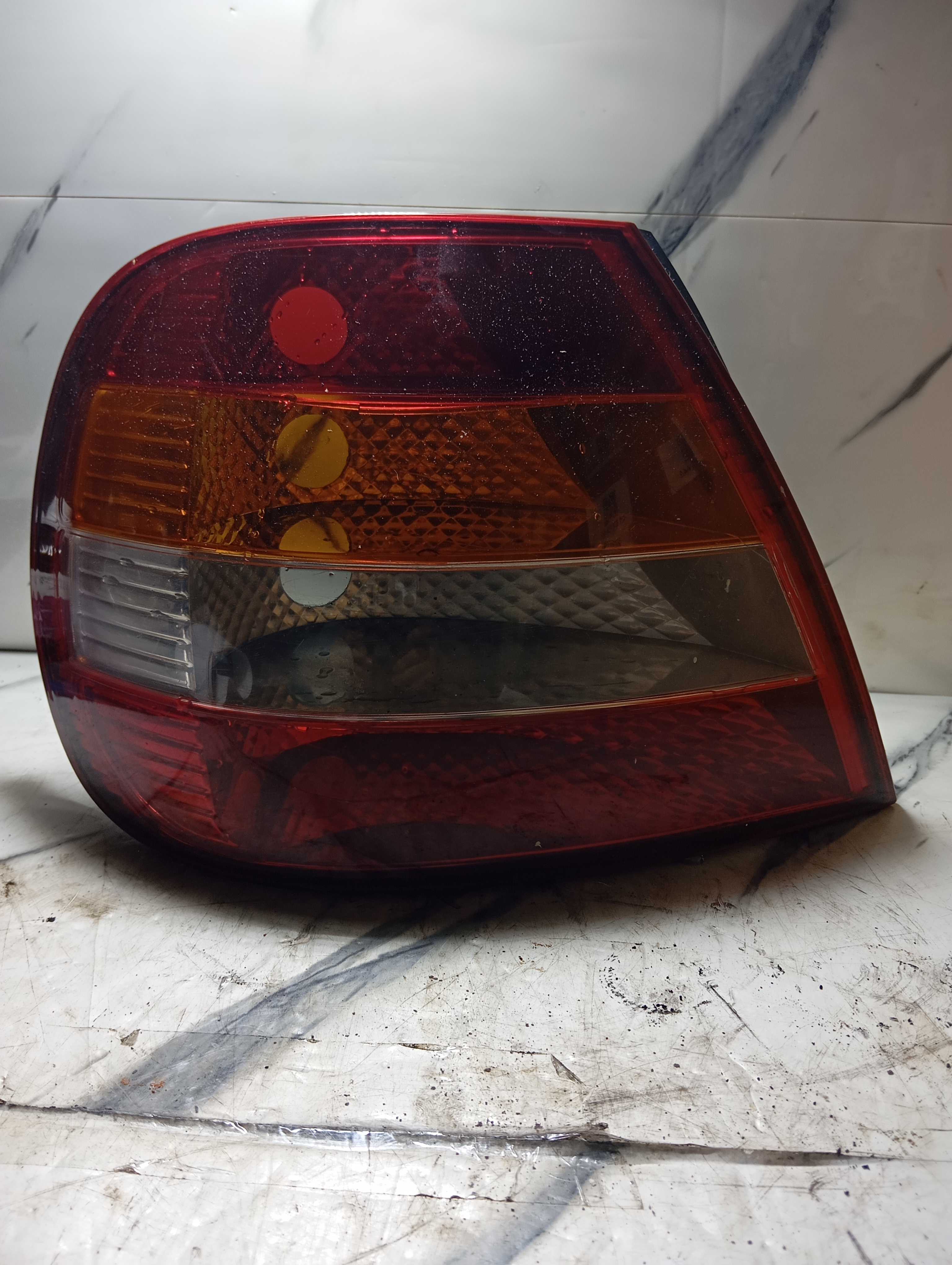 Lanterna Traseira Canto Siena 2001