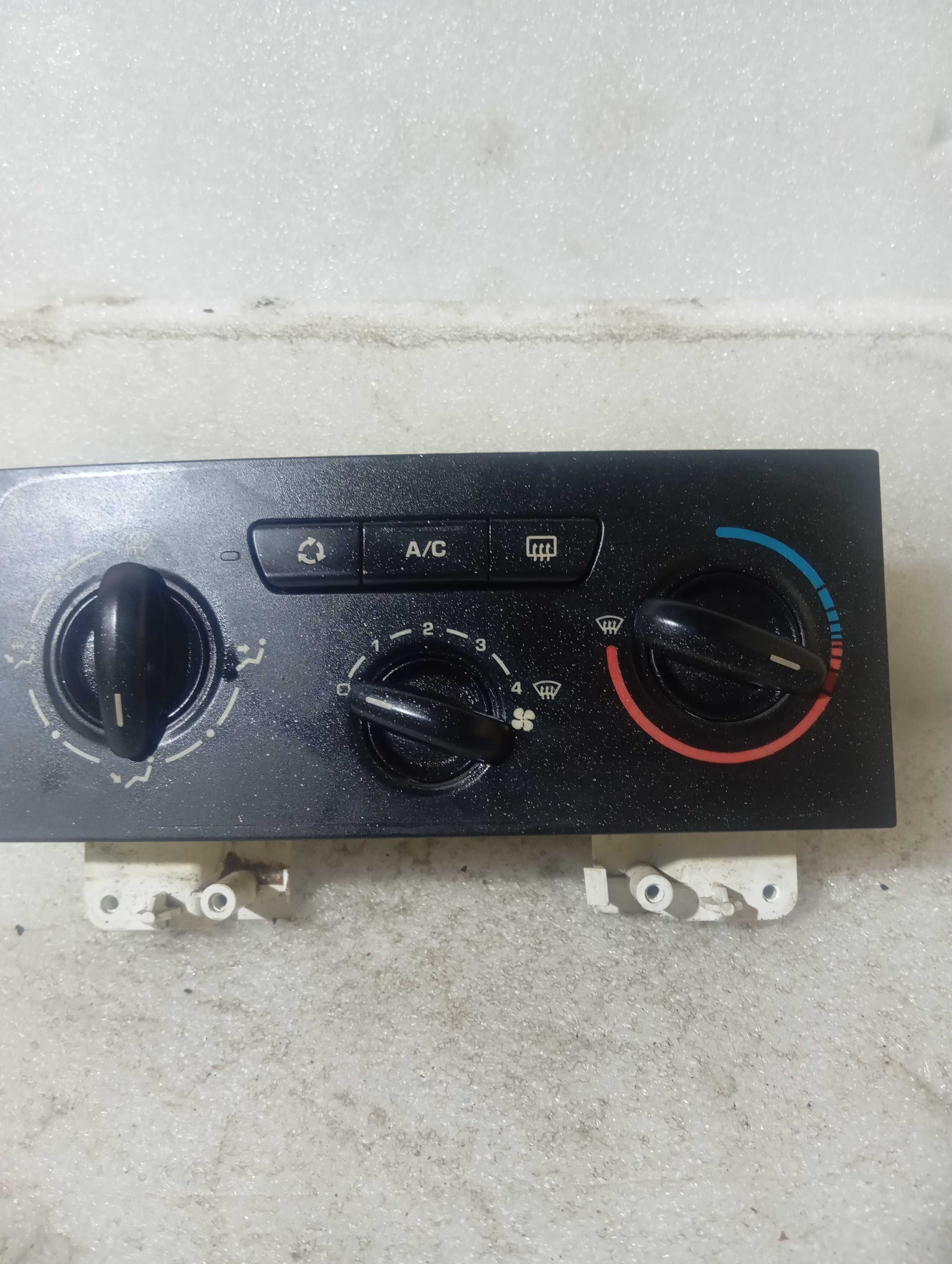 Comando do ar condicionado Peugeot 307 ano 2004