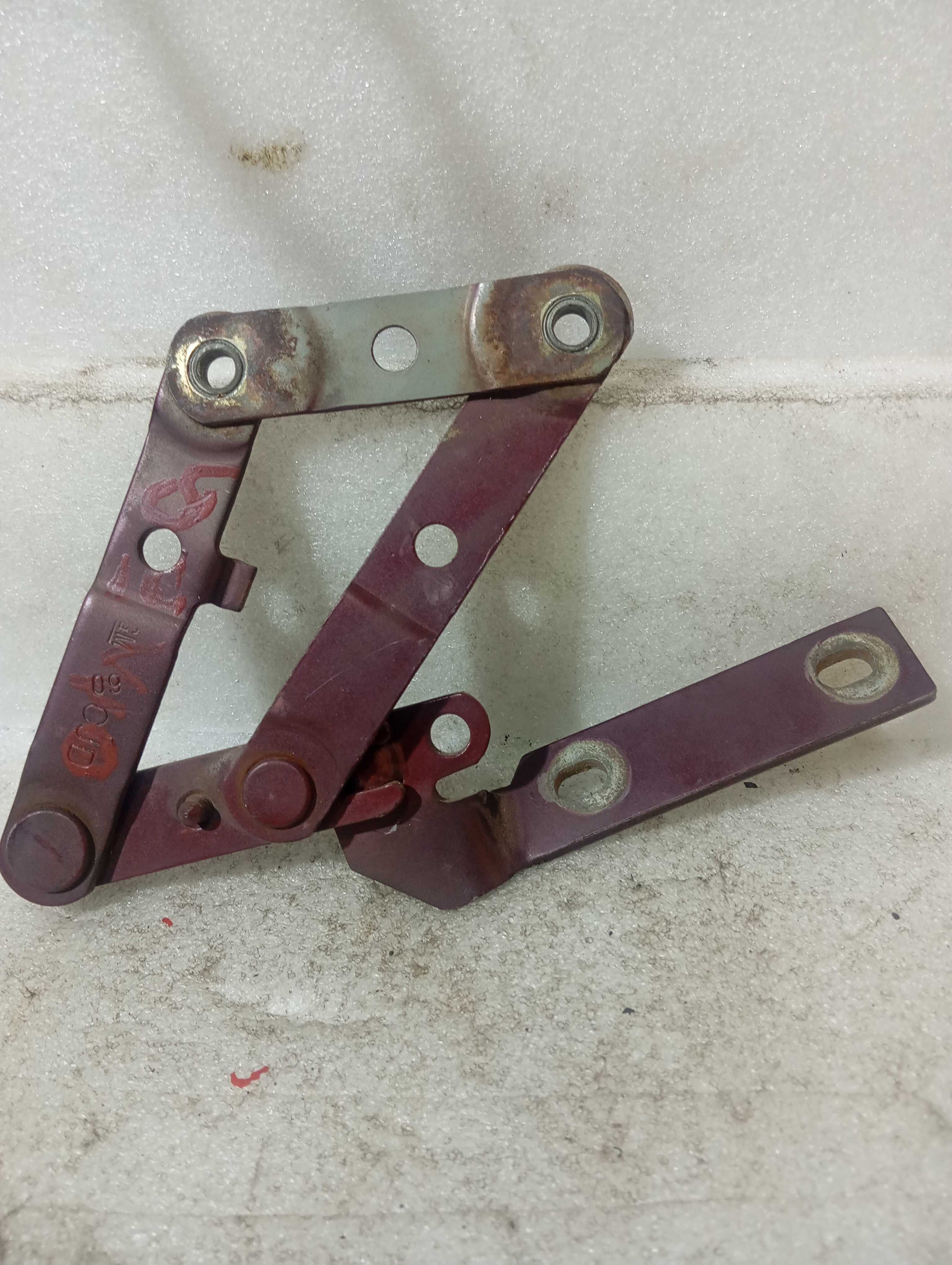 Dobradiça de capô lado esquerdo GM Omega ano 92/93/94