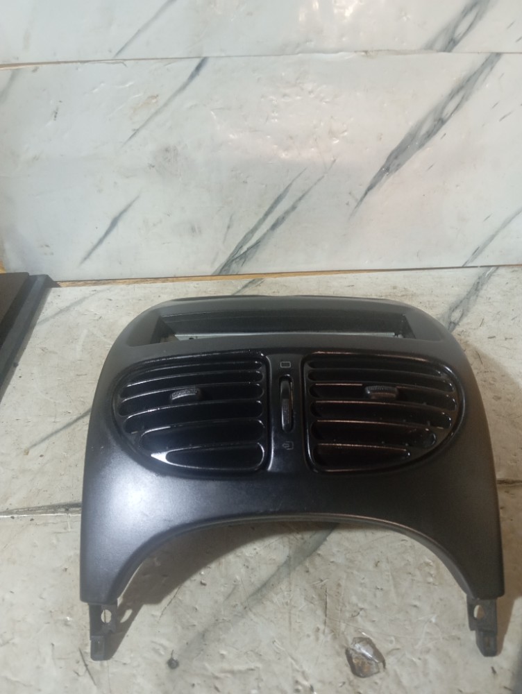 Moldura Com Difusor Central Do Painel Do Peugeot 206