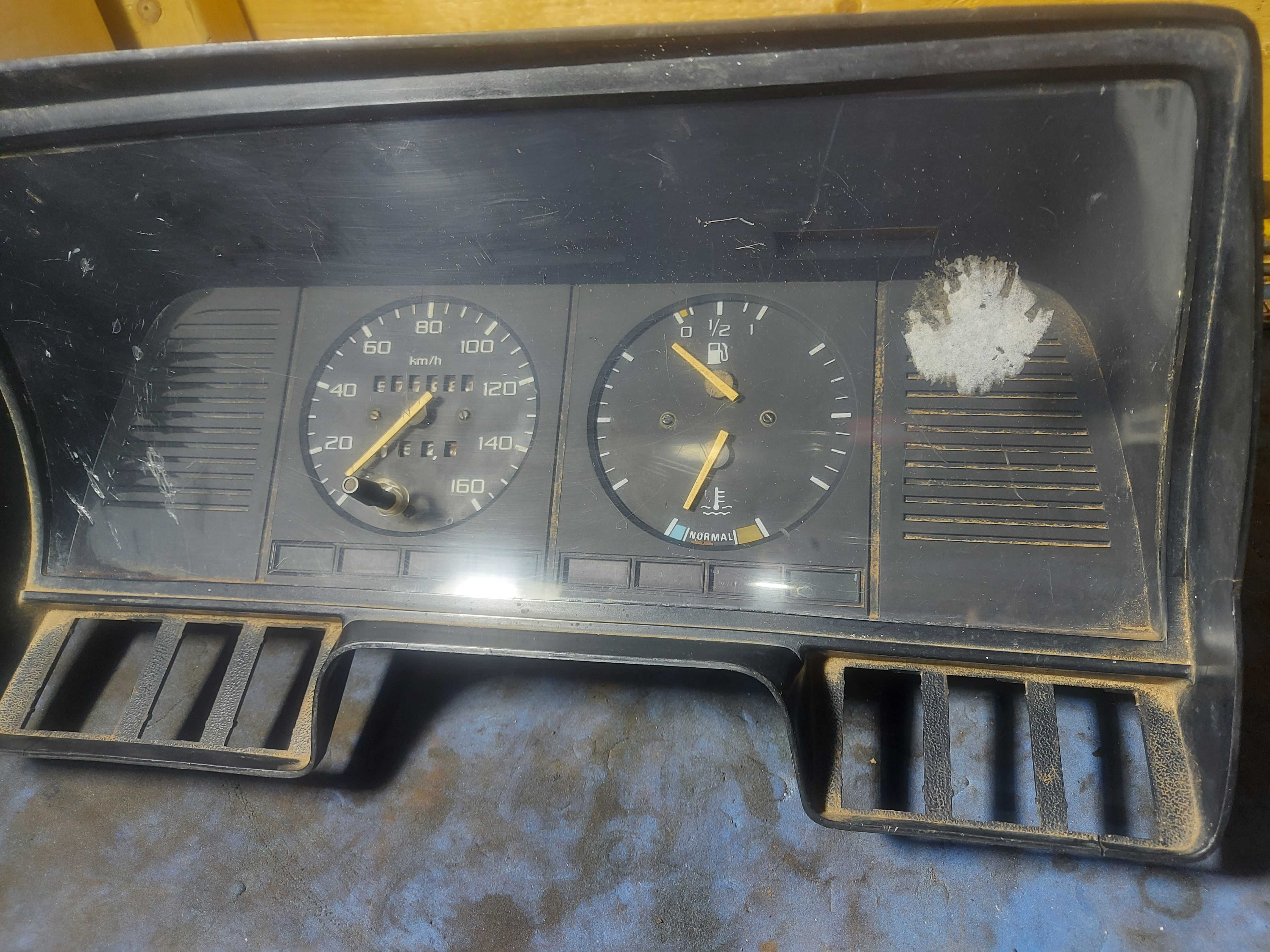 Painel De Belina 83 Com Pequena Avaria